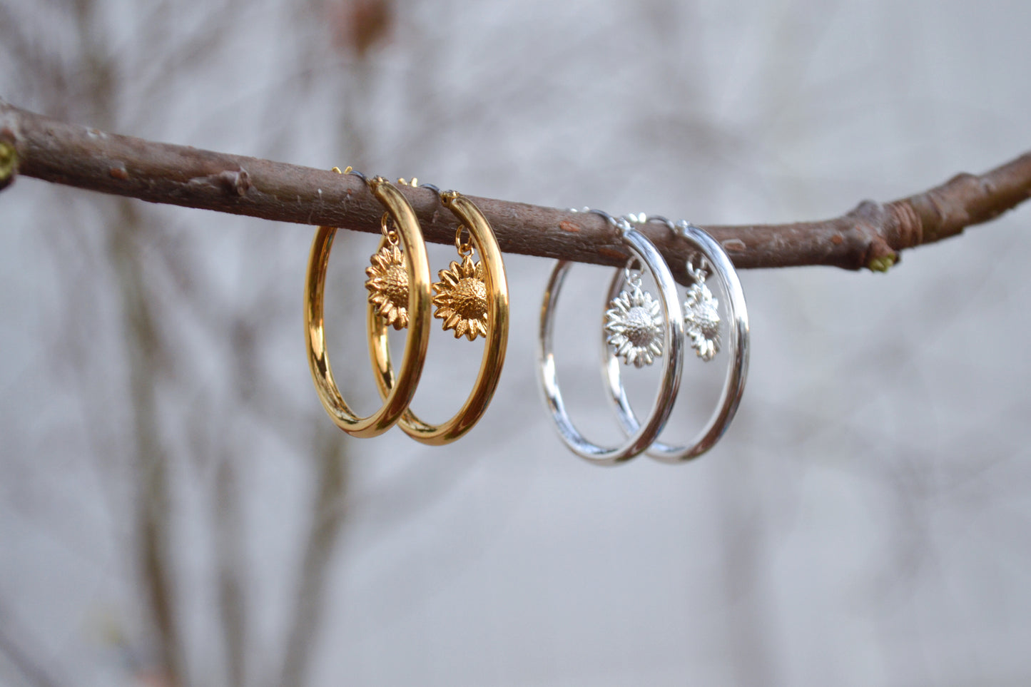 The Annie with Daisy Charm