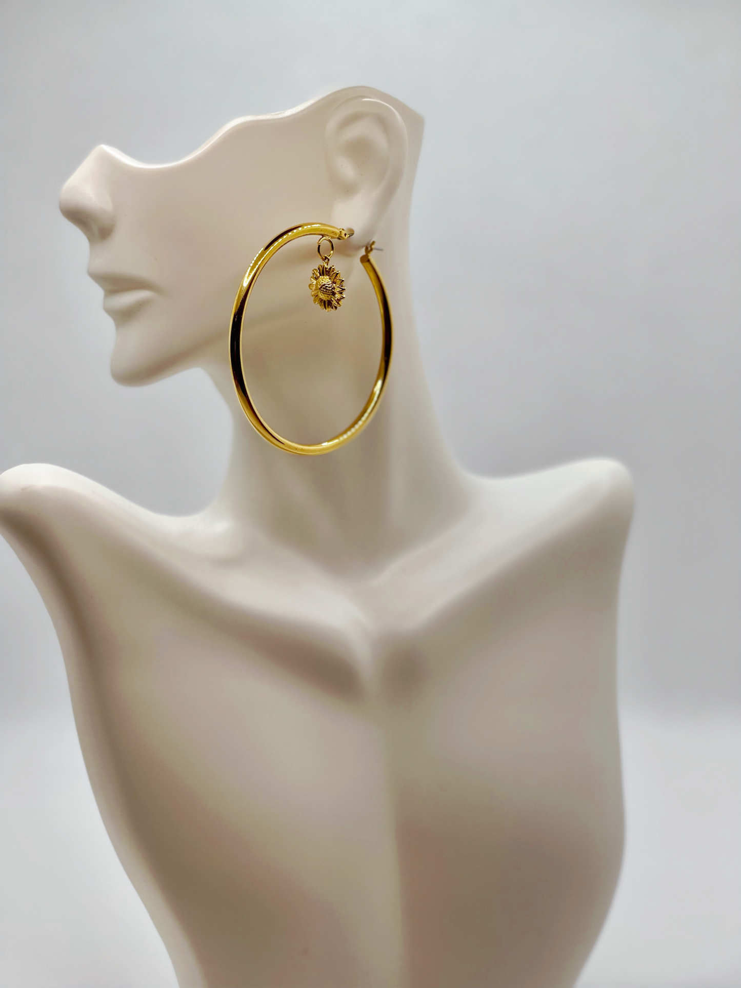 The Frankie with Daisy Charm